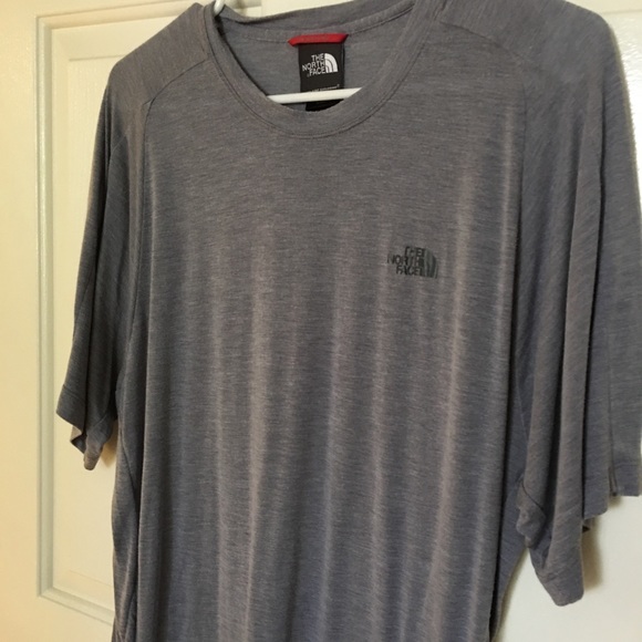 Never worn North Face t-shirt - Picture 1 of 3